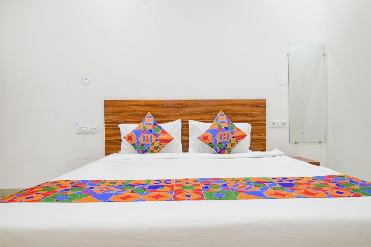 Hotel O Blue Sky インドール エクステリア 写真