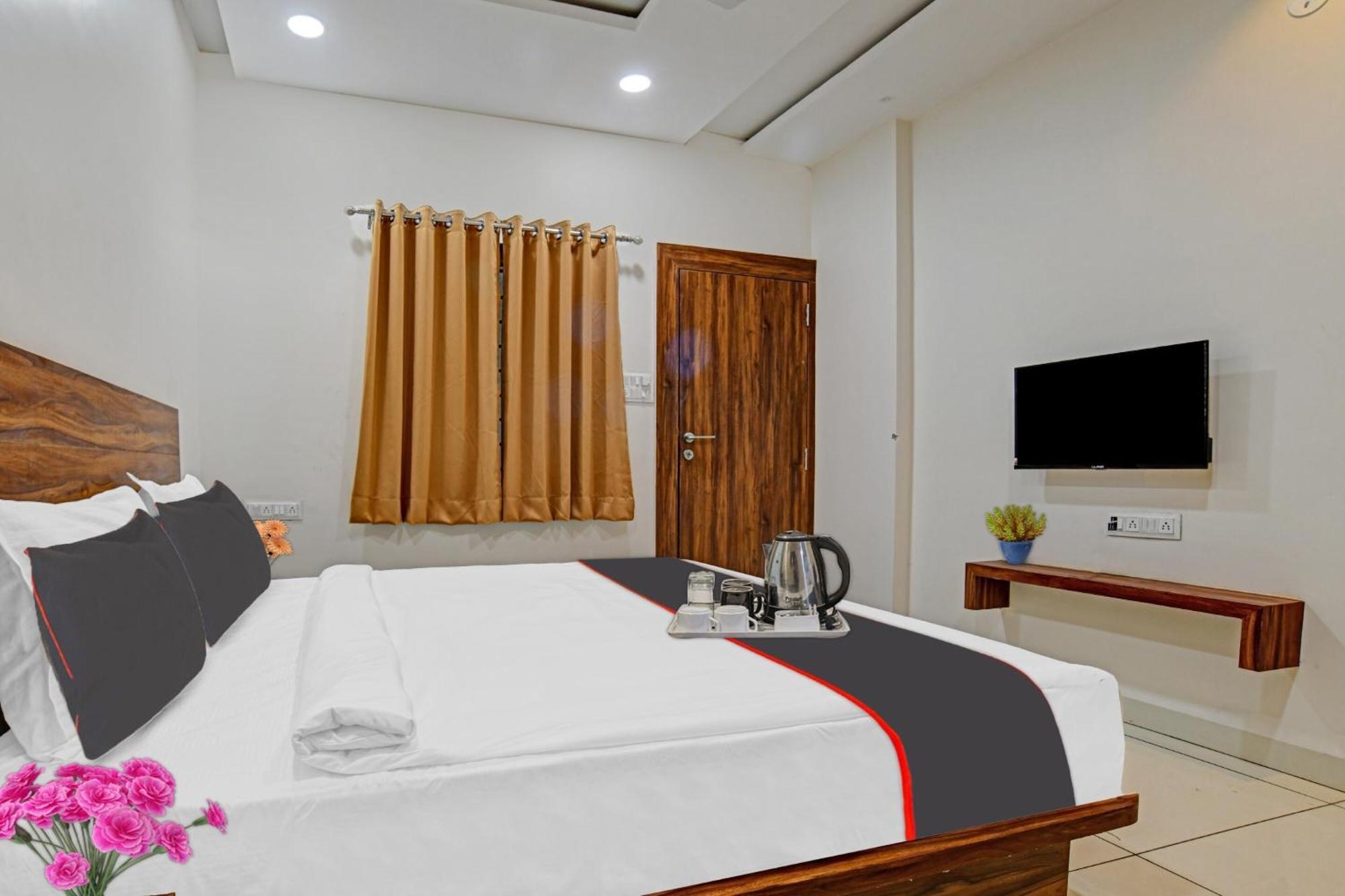 Hotel O Blue Sky インドール エクステリア 写真